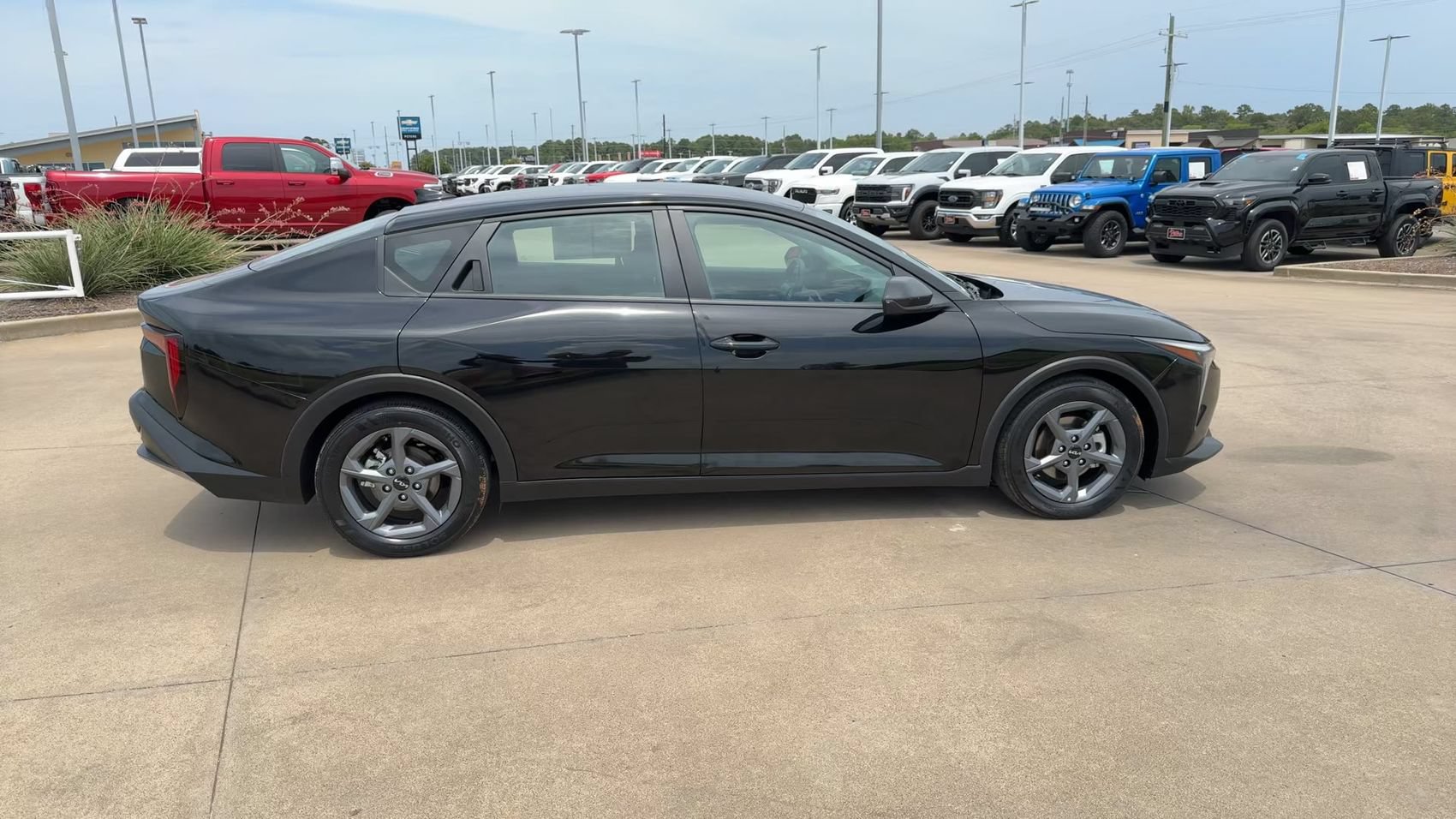Used 2025 Kia K4 FWD image 2