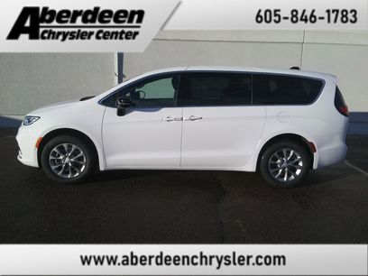 New 2026 Chrysler Pacifica Select