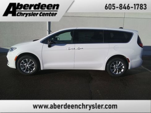 New 2026 Chrysler Pacifica Select image 1