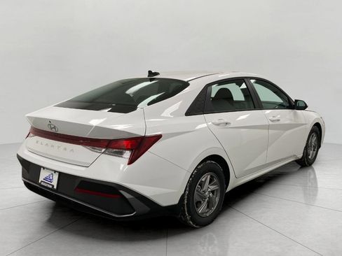 New 2026 Hyundai Elantra SE image 3