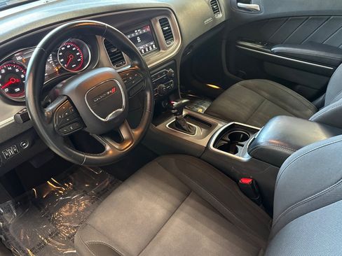 Used 2022 Dodge Charger SXT RWD image 4