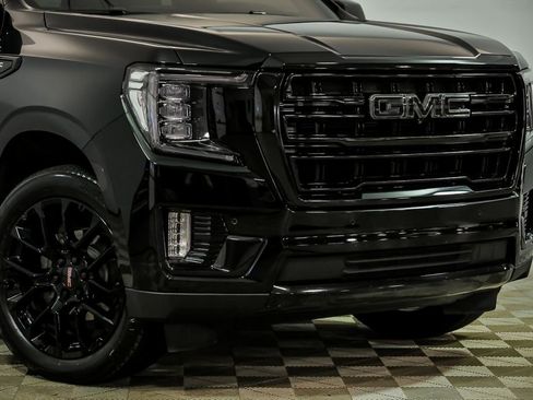 Used 2024 GMC Yukon SLT w/ SLT Premium Package image 2