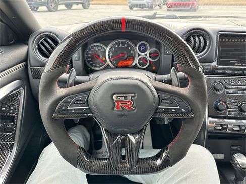 Used 2010 Nissan GT-R Premium image 28