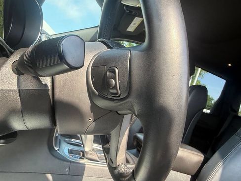Used 2018 Jeep Grand Cherokee Altitude AWD/4WD image 15