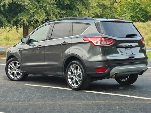 Used 2016 Ford Escape SE w/ SE Leather Comfort Package FWD image 3