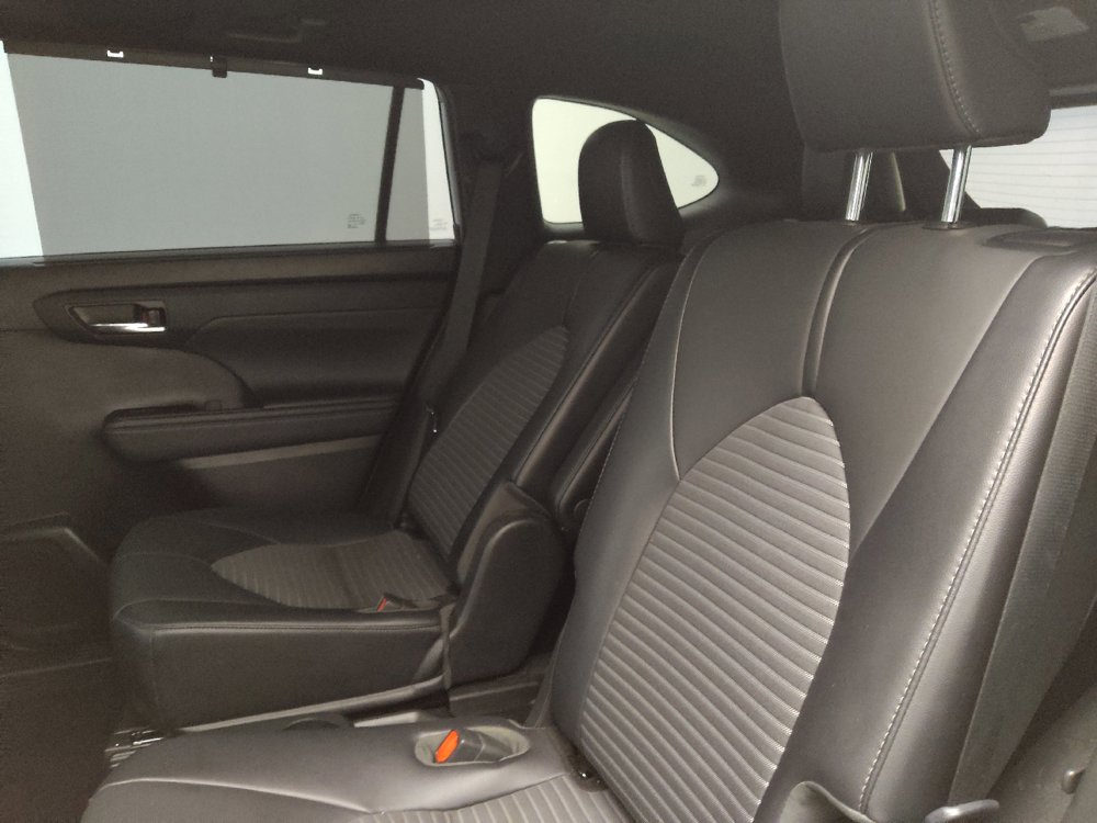 Used 2021 Toyota Highlander XSE AWD/4WD image 18