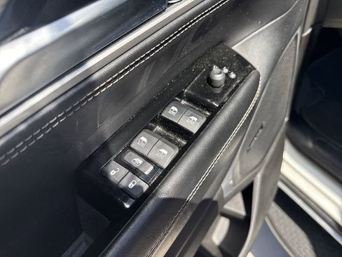 Used 2024 Jeep Wagoneer L Series II w/ Flexible Seating Group image 12