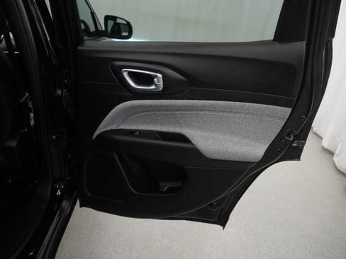 Certified 2023 Jeep Compass Latitude image 43