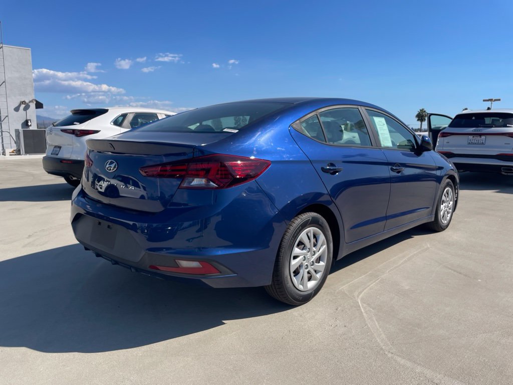 Used 2020 Hyundai Elantra SE FWD image 2