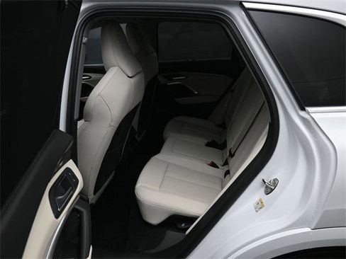 New 2025 Audi Q5 Prestige image 11