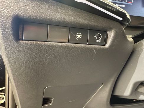 Used 2025 Nissan Kicks SR FWD image 13