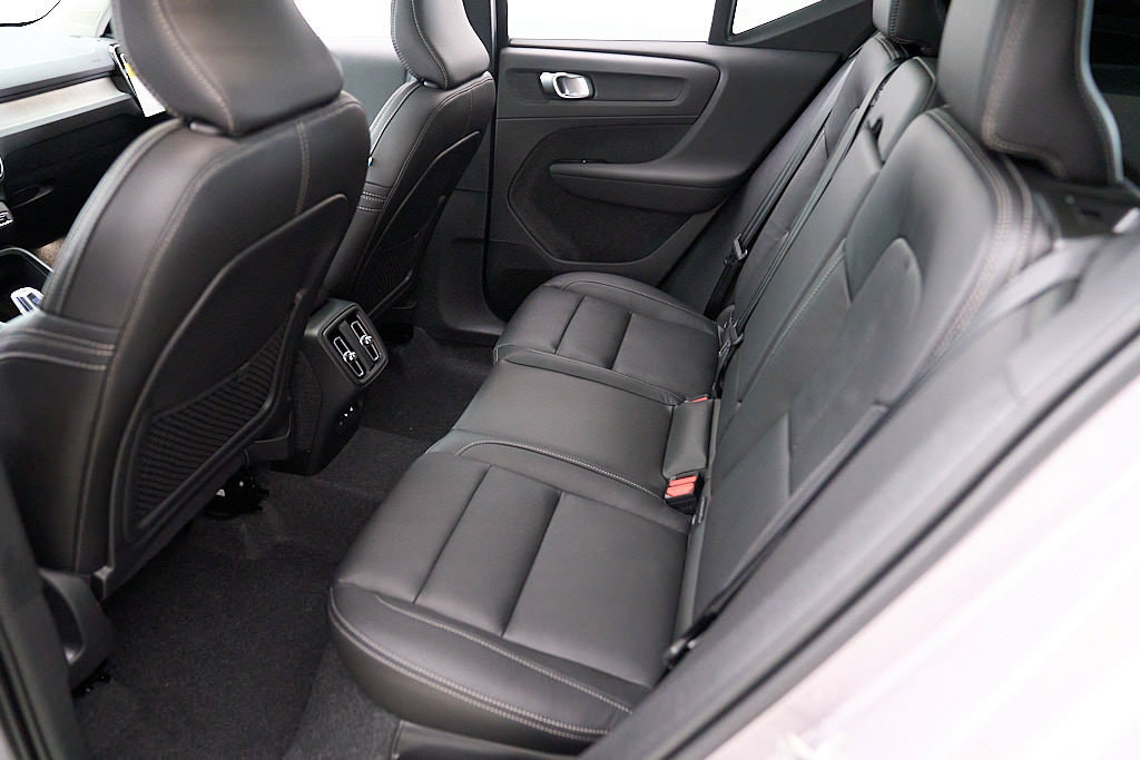 New 2026 Volvo XC40 B5 Plus w/ Climate Package AWD/4WD image 20