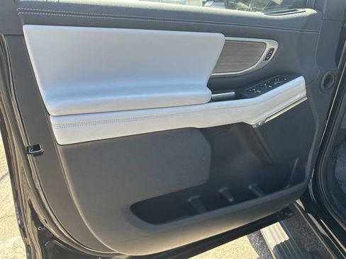 Used 2025 Ford Expedition Platinum image 14