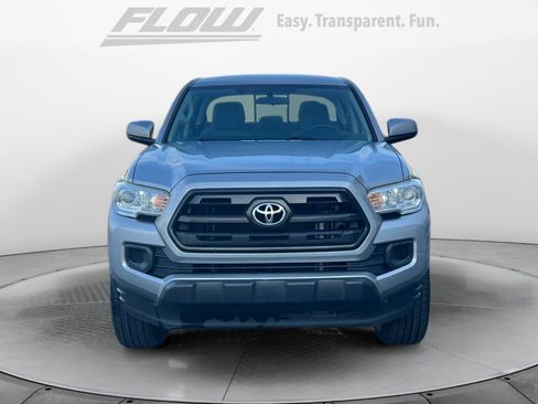 Used 2017 Toyota Tacoma SR image 3