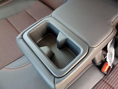 New 2026 Nissan Kicks SR AWD/4WD image 33