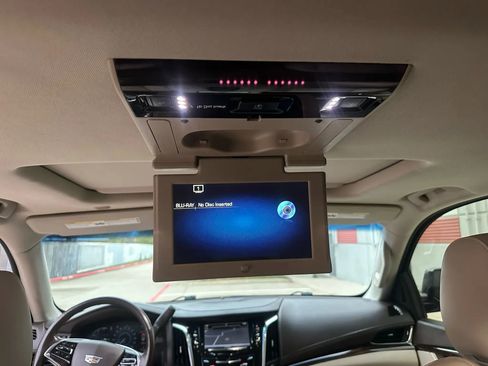 Used 2016 Cadillac Escalade Luxury image 22