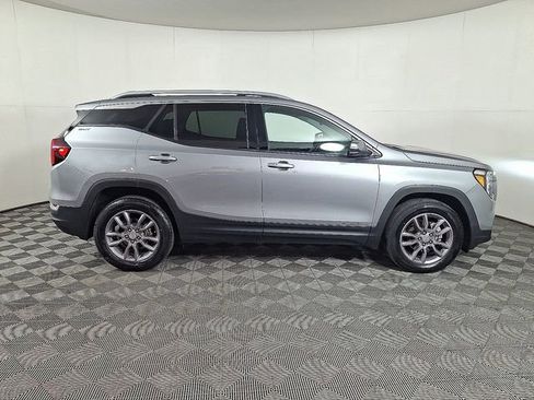 Used 2024 GMC Terrain SLT image 11
