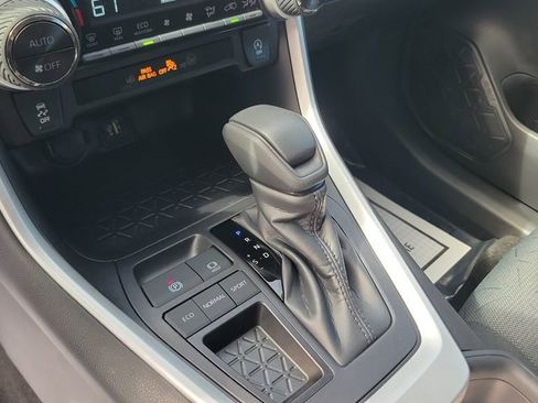 Certified 2025 Toyota RAV4 XLE w/ Convenience Package image 18