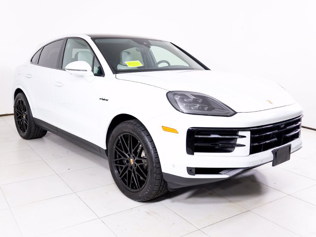 Certified 2025 Porsche Cayenne E-Hybrid Coupe AWD/4WD image 32