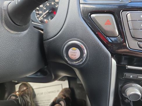 Used 2020 Nissan Pathfinder SV image 24