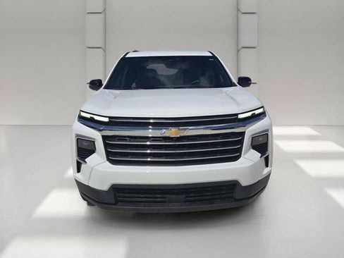 Certified 2026 Chevrolet Traverse LT w/ Driver Confidence Package FWD image 8