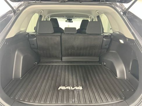 Used 2022 Toyota RAV4 LE image 23