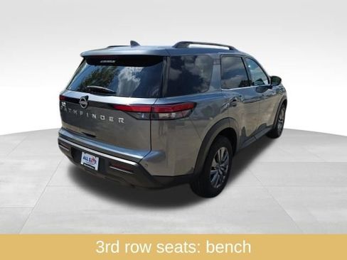 Used 2025 Nissan Pathfinder SV image 9