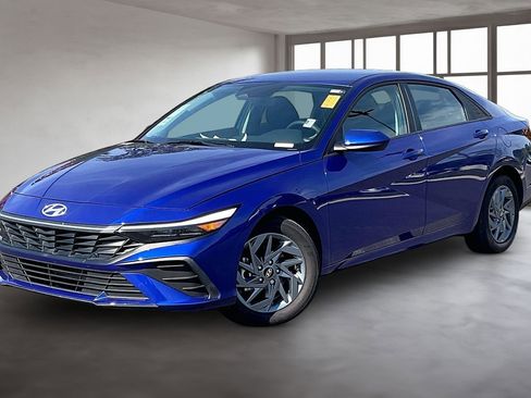 Certified 2024 Hyundai Elantra SEL FWD image 3