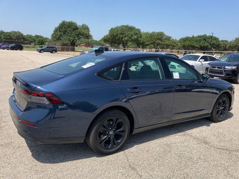 Used 2025 Honda Accord SE image 4