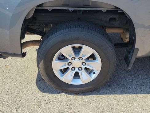 Used 2022 Chevrolet Silverado 1500 LT RWD image 7