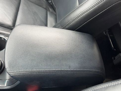 Used 2016 Ford Explorer XLT w/ Equipment Group 202A image 33