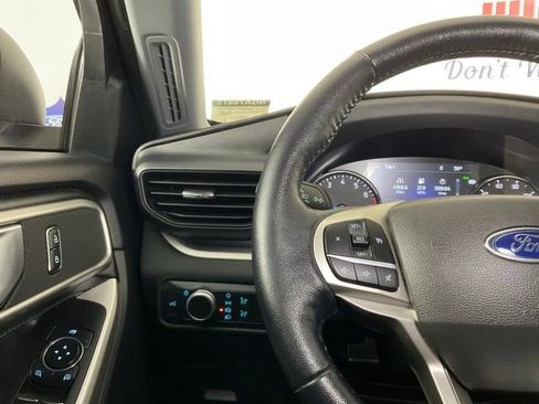 Used 2022 Ford Explorer XLT image 23