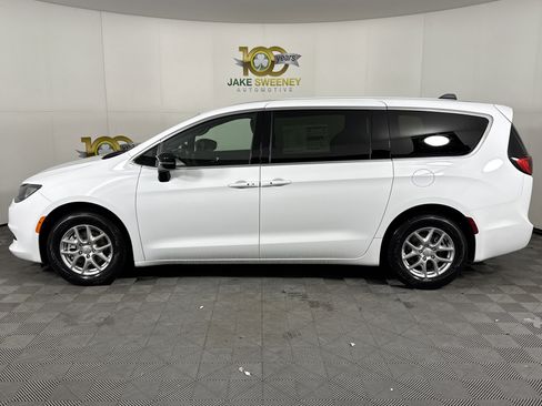 New 2026 Chrysler Voyager LX image 5