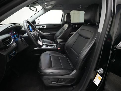 Used 2023 Ford Explorer Limited w/ Equipment Group 301A image 7