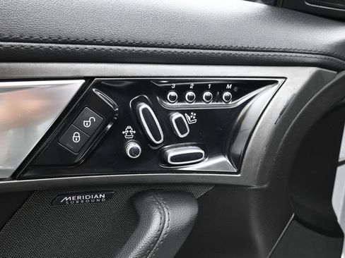 Used 2016 Jaguar F-TYPE Convertible RWD image 13