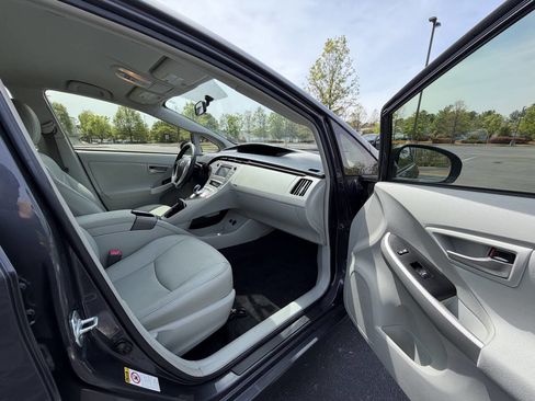 Used 2012 Toyota Prius Three image 17