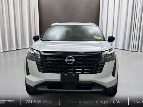 New 2026 Nissan Pathfinder Platinum w/ Accent Package image 2