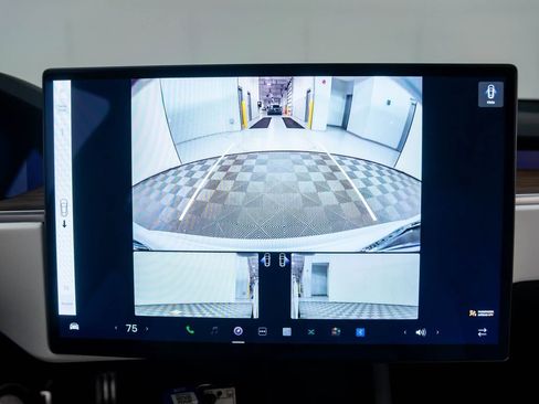 Used 2022 Tesla Model S image 21