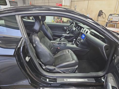 Used 2019 Ford Mustang Premium RWD image 10