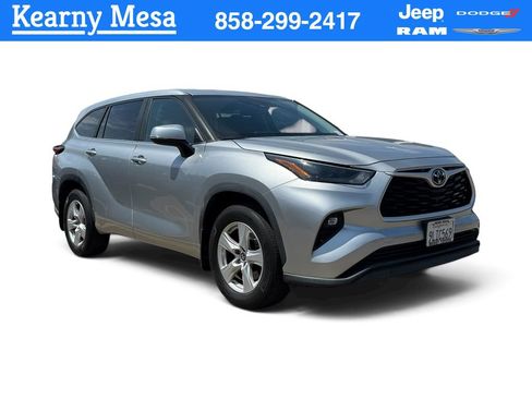 Used 2023 Toyota Highlander LE AWD/4WD image 1