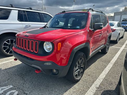 Used 2018 Jeep Renegade Trailhawk image 1
