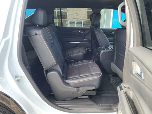 New 2026 Chevrolet Traverse High Country w/ LPO, Floor Liner Package image 18