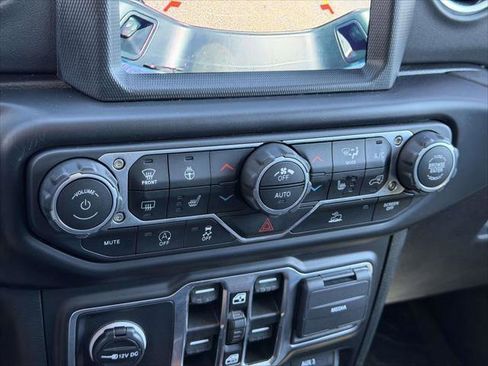 Used 2021 Jeep Gladiator Overland w/ Popular Equipment Package AWD/4WD image 31