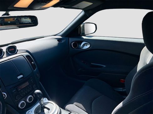 Used 2017 Nissan 370Z Coupe image 22