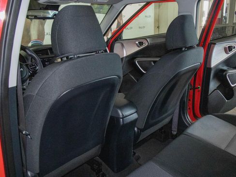 Used 2023 Kia Soul LX image 9