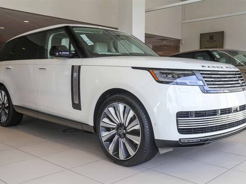 New 2024 Land Rover Range Rover SV image 4