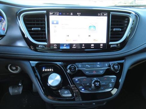 New 2026 Chrysler Pacifica Select FWD image 29