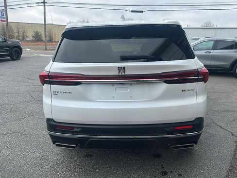 Used 2025 Buick Enclave Preferred w/ Power Package image 11