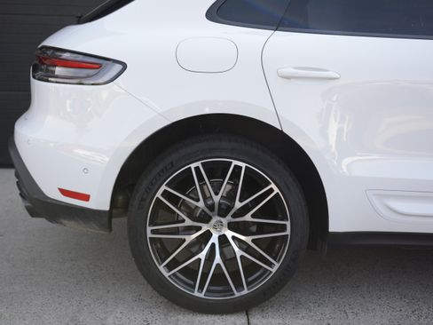 Certified 2026 Porsche Macan AWD/4WD image 41