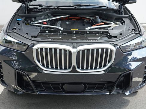 Used 2024 BMW X5 xDrive50e w/ M Sport Package AWD/4WD image 8